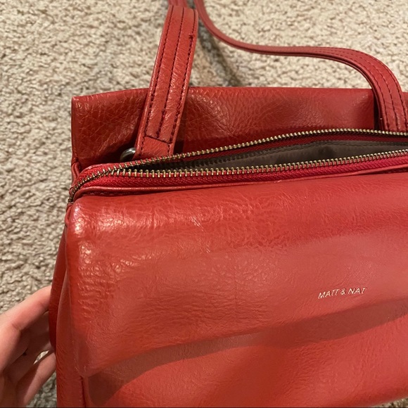 Matt & Nat blinkin red crossbody bag - Picture 6 of 6